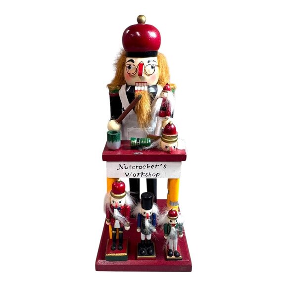 Vintage Nutcrackers Workshop Toy Soldier Christmas Wood Red & White Display - Picture 1 of 11